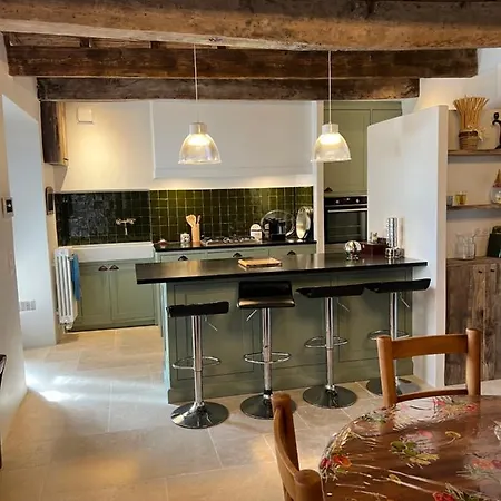 Holiday home Marielle Saint-Quentin-la-Poterie